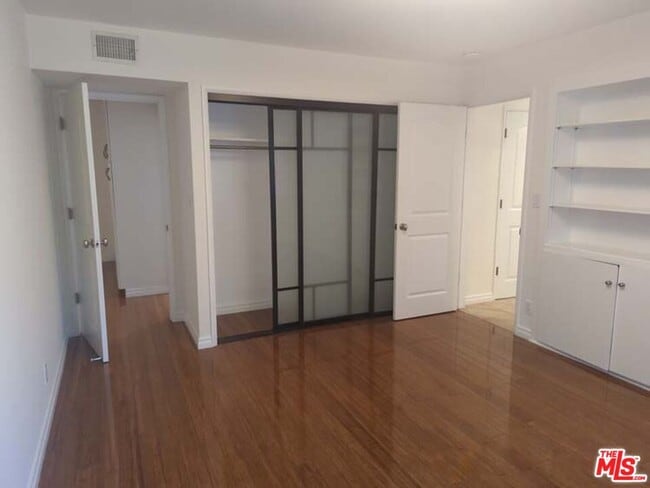 Building Photo - 1156 Las Pulgas Pl