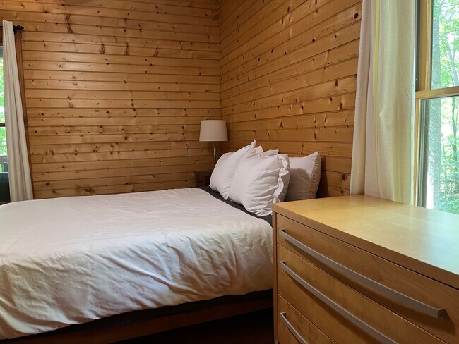 Building Photo - Beautiful 3/2 Mountain Home Rental!