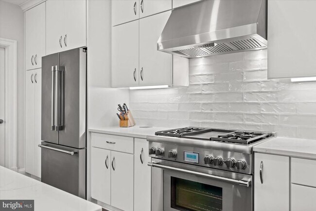 Building Photo - 600 Second St