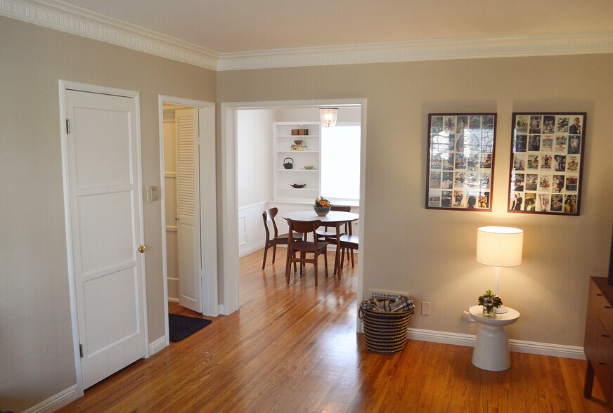 Living Room - 1288 Devon Ave