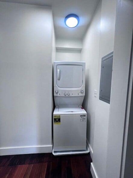 Building Photo - 1301 Adeline St