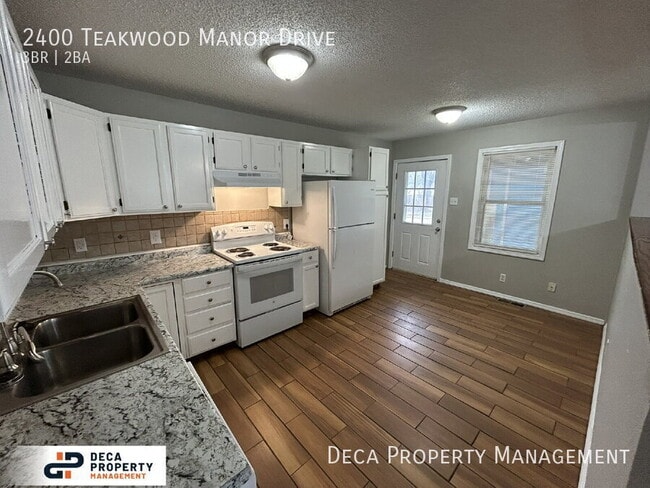 Building Photo - 2400 Teakwood Manor Dr