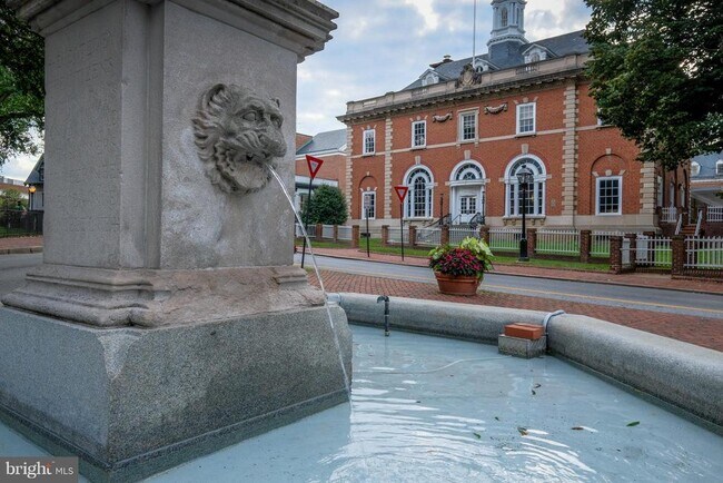 Building Photo - 149 Main St