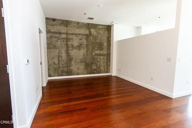 Building Photo - 1100 S Hope St