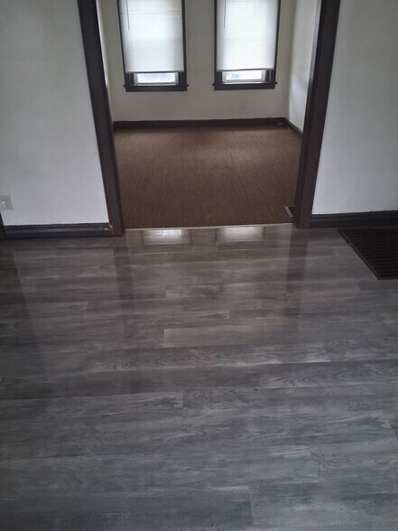 Building Photo - 530 Lilley Ave