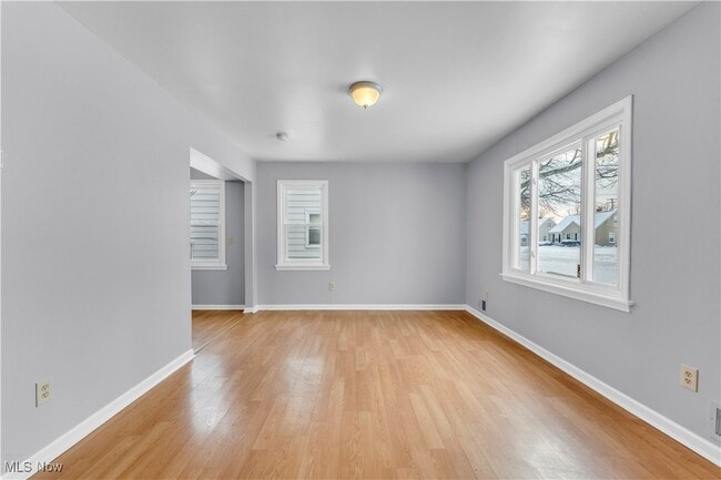 Building Photo - 369 E 232nd St