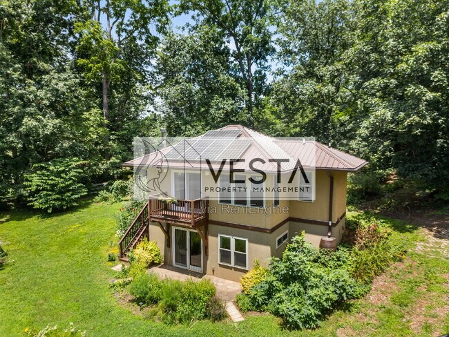 Building Photo - 10 Wellspring Ln