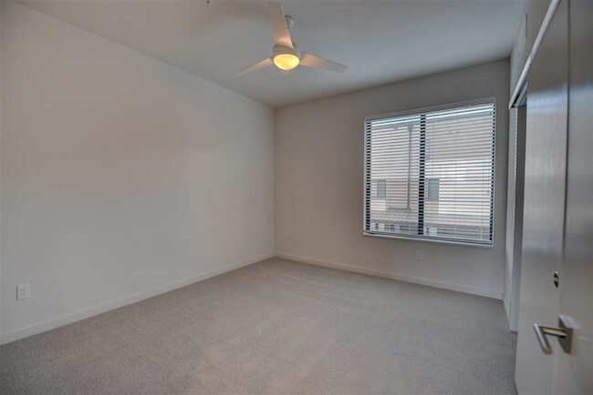 Building Photo - 627 Couch Dr