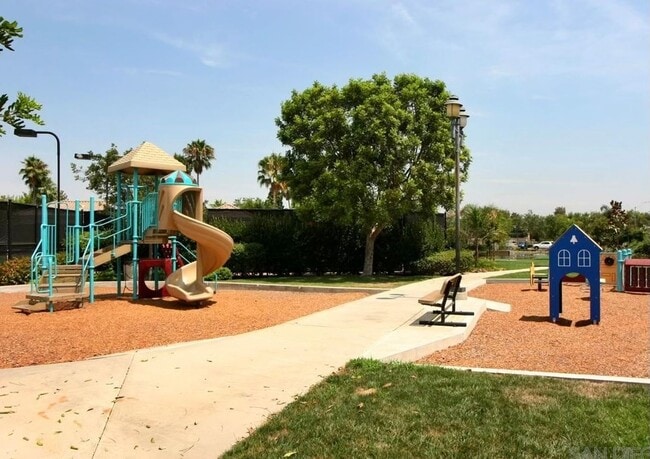 Building Photo - Terrific 2Br/2Ba Condo in gated community of Morada in Rancho Bernardo - Updated 2nd floor