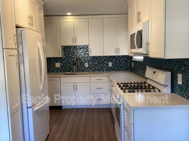 Building Photo - 1336 School St