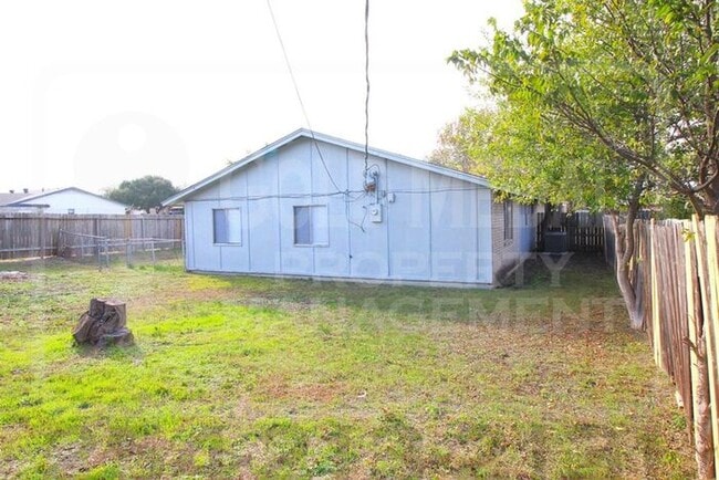 Building Photo - 2002 Sherman Dr