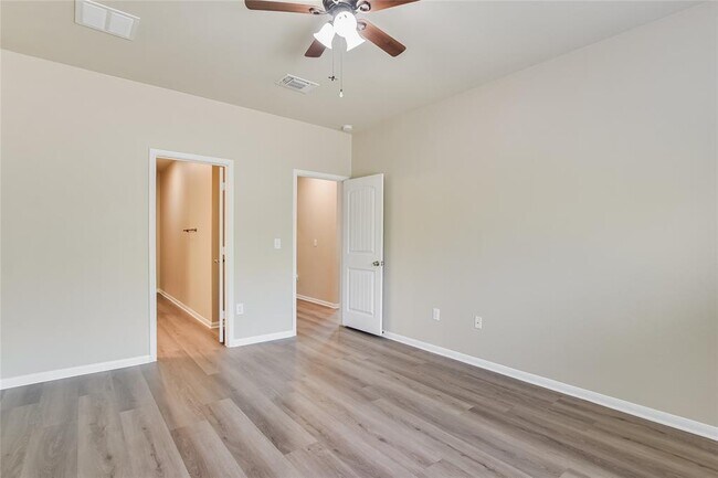 Building Photo - 604 Red Tails Dr