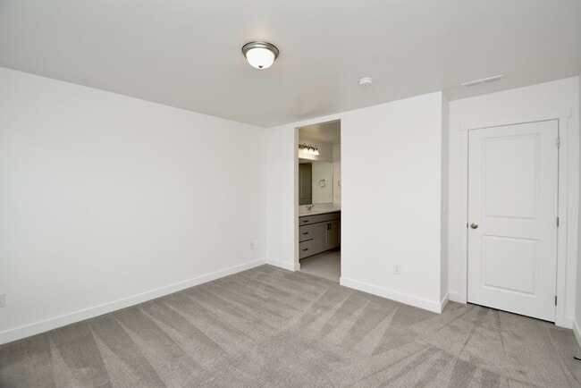 Building Photo - 3 Bed 2.5 Bath Townhome with Awesome View in Daybreak!