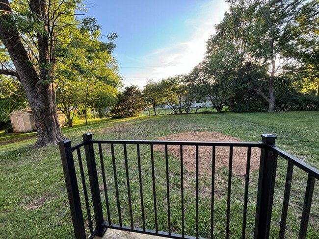 Building Photo - 2BR w/ Large Backyard near Pleasant Hill