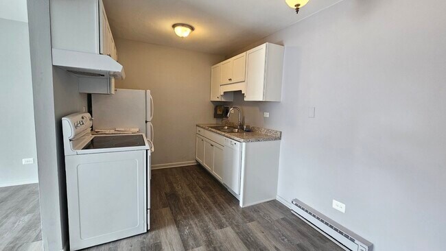 Building Photo - 850 E Old Willow Rd