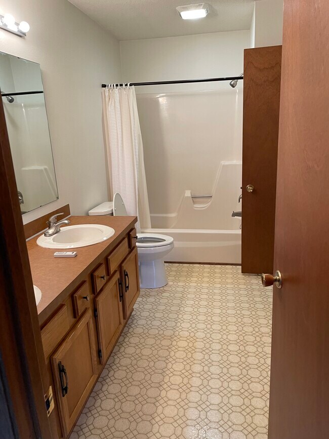 Bathroom - 1505 Little Bluestem Ct
