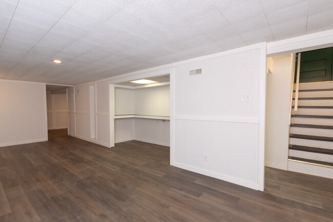 Building Photo - Southview