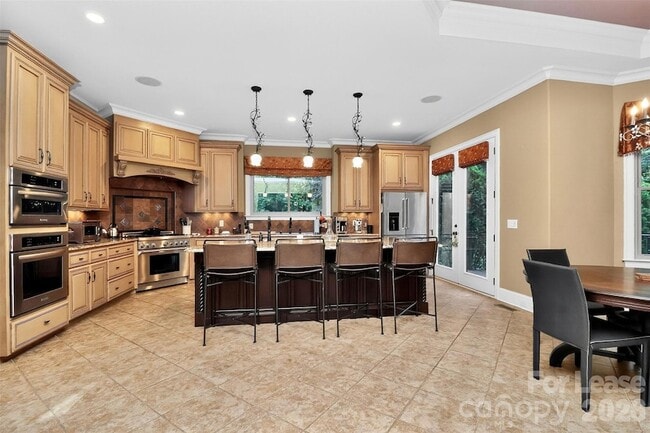 Building Photo - 6031 Greystone Dr