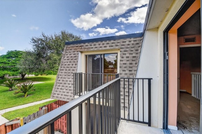 Building Photo - 2913 SW 22nd Cir