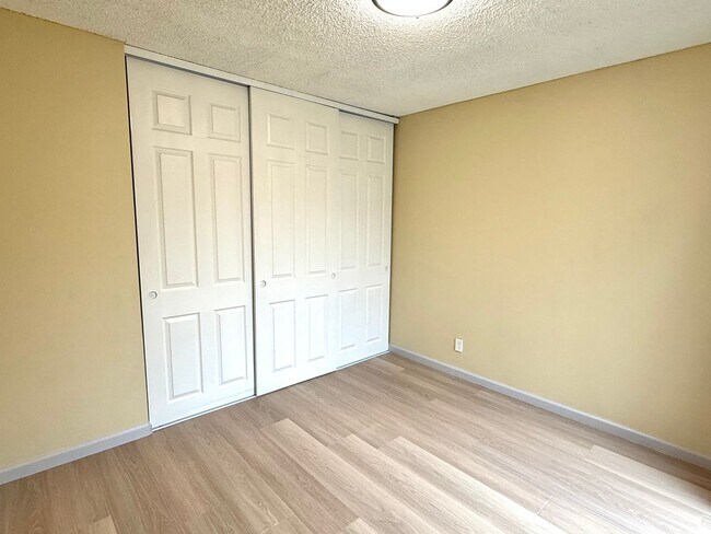 Building Photo - $3490 -- Beautifully Upgraded 3BR Townhome in Northgate