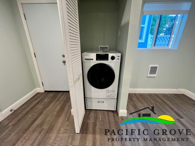 Building Photo - Junipero Ave Apartment Studio - Available NOW!