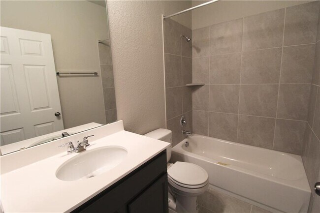 Building Photo - 307 Silver Glen Dr