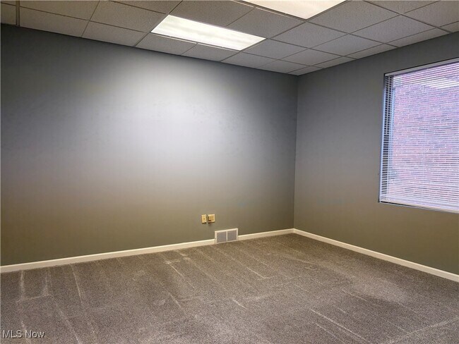 Building Photo - 158 N Broadway St