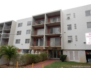 Building Photo - 1225 NE 124th St