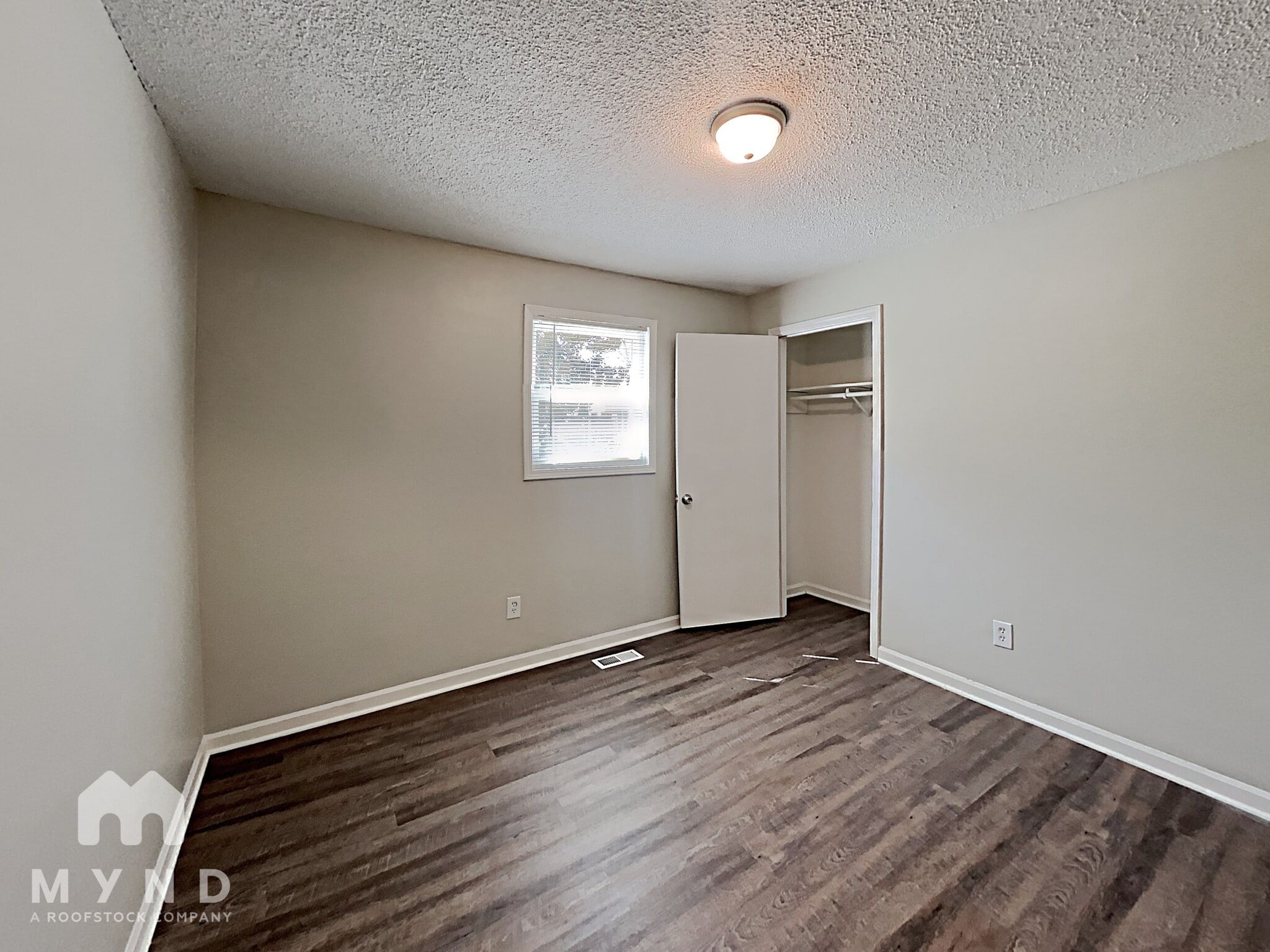 Building Photo - 5924 Sutton Dr