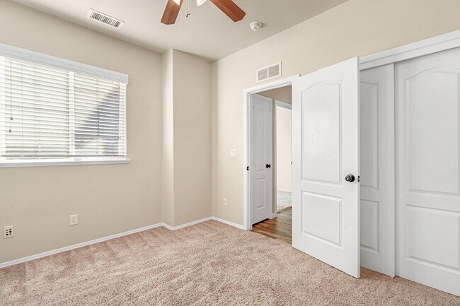 Building Photo - 5629 N Citrus Ln