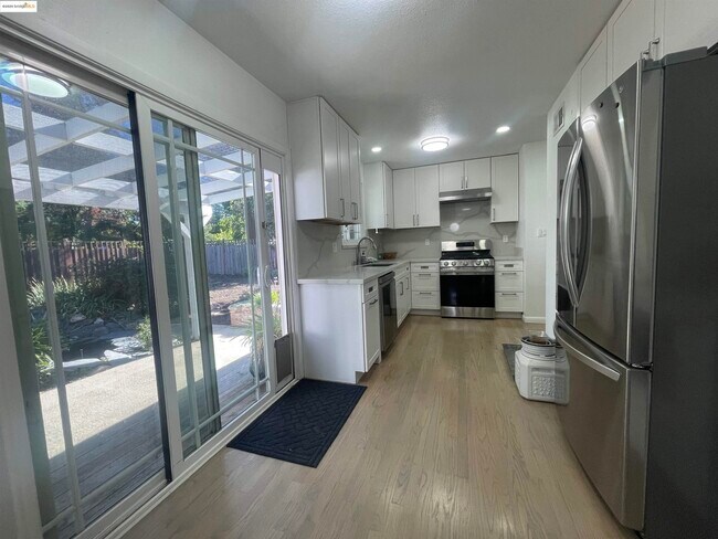 Building Photo - 1248 Hale Dr