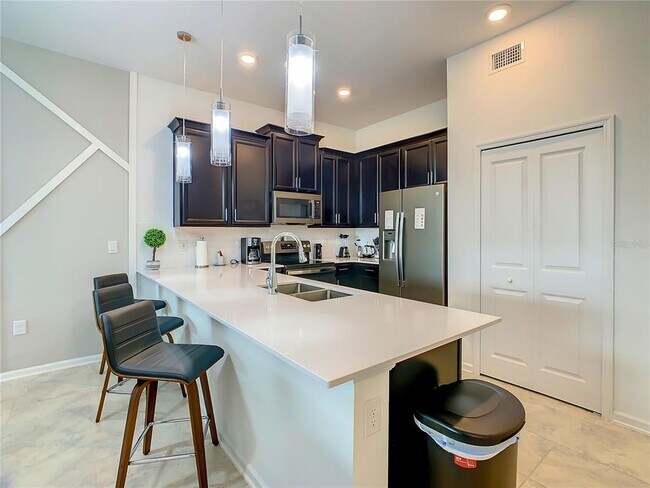Building Photo - 9331 Sommerset Hills Dr