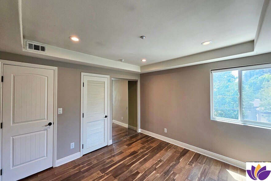 Building Photo - 4220 Fair Ave