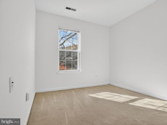 Building Photo - 3844 Koval Ln