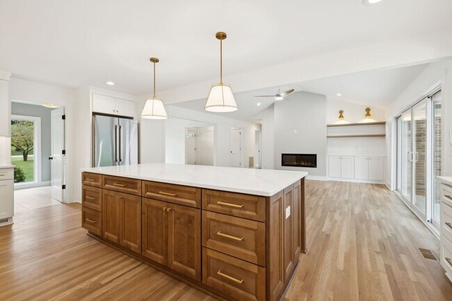 Building Photo - Completely renovated ranch 4BR/4BA ranch h...