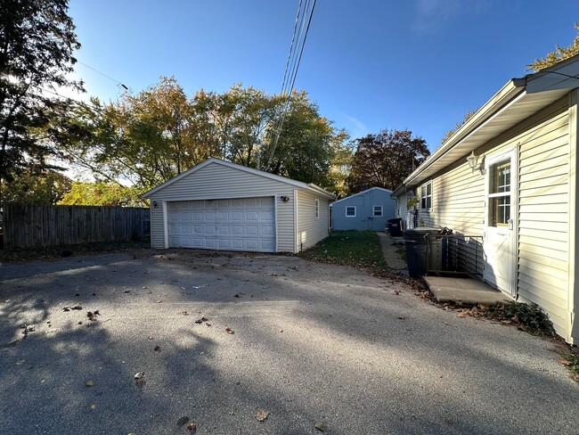 Building Photo - Taft Street Duplex