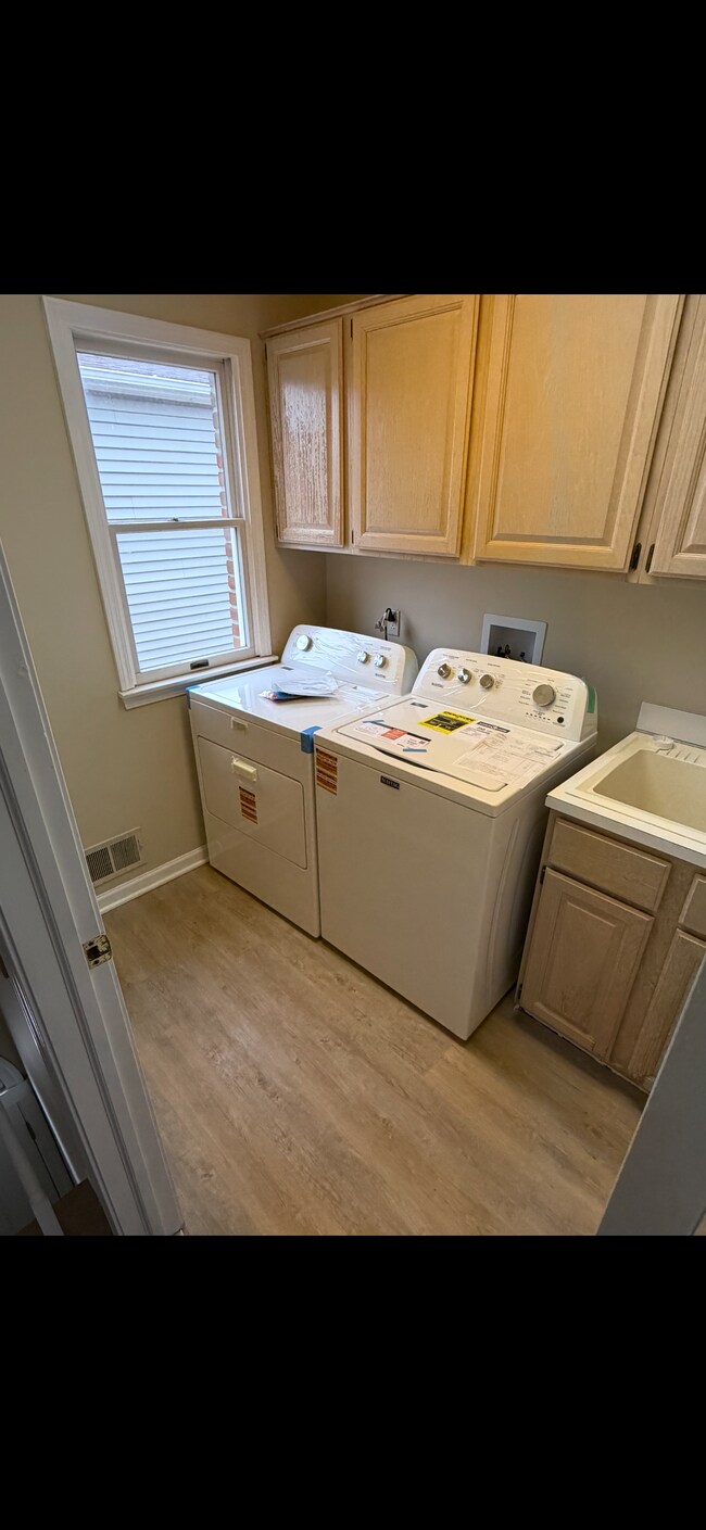 Building Photo - 889 Neff Rd