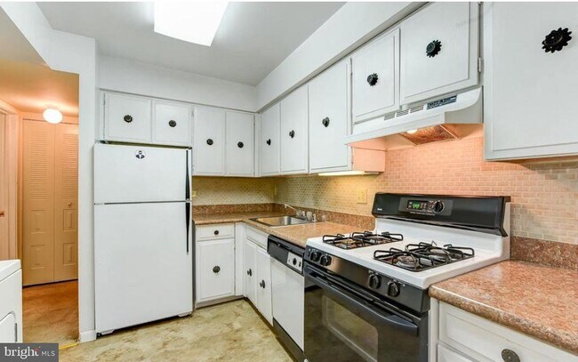 Building Photo - 2114 Bonnywood Ln