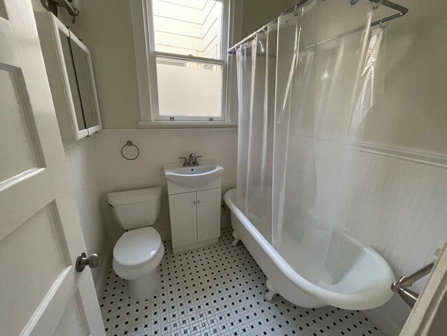 Building Photo - 47-47 Pearl St