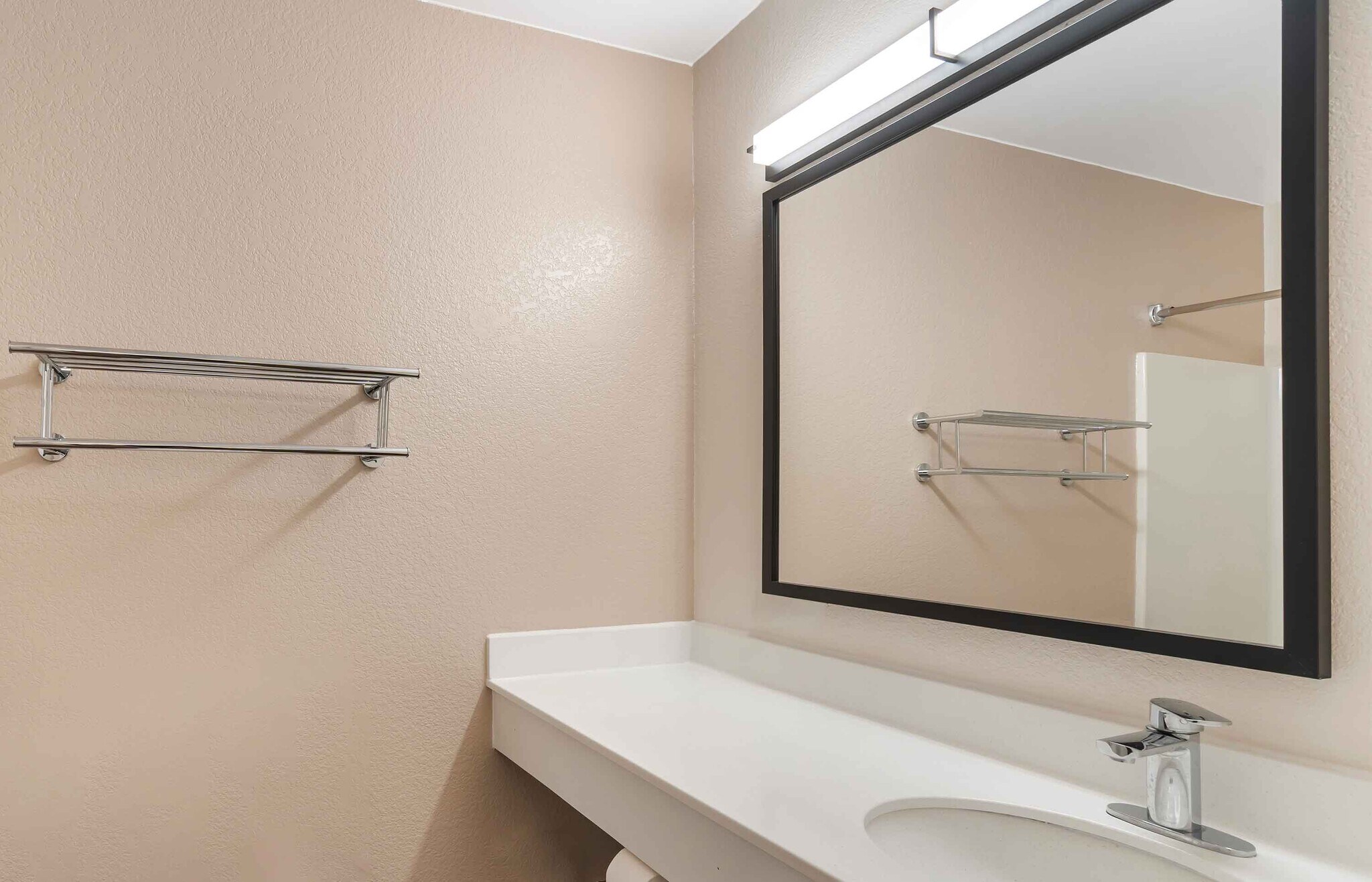 Building Photo - Furnished Studio-Tampa - Airport - Spruce Street