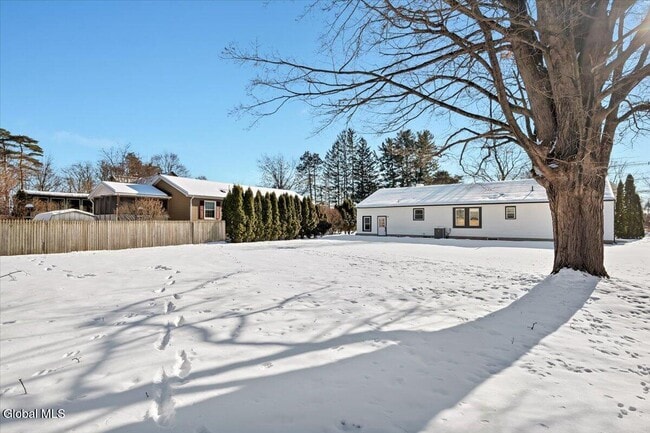 Building Photo - 257 W Circular St