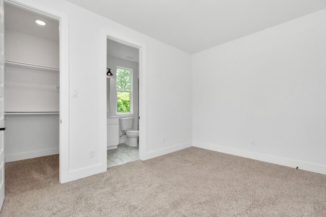 Building Photo - 2813 Drew St