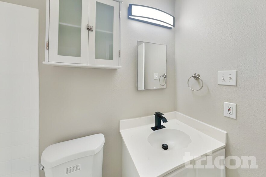 Building Photo - 8030 Falcon Meadow Dr