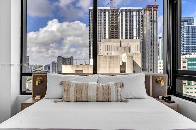 Building Photo - 225 N Miami Ave