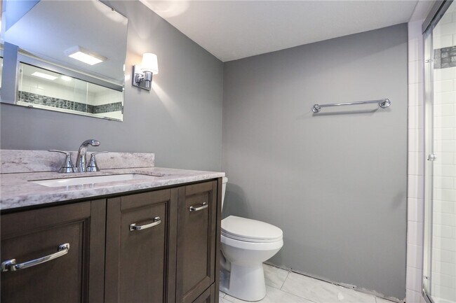 Building Photo - 1370 Bay Shore Blvd