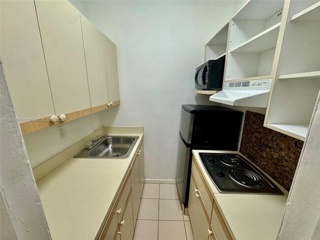 Building Photo - 3409 S Le Jeune Rd