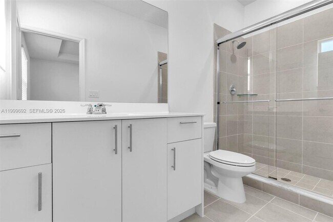 Building Photo - 2661 SE 28th St