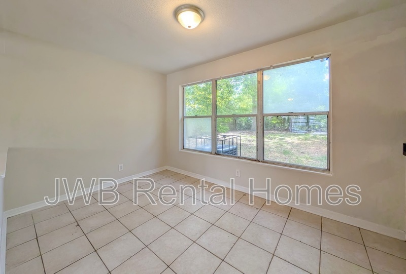 Building Photo - 7930 Limoges Dr S