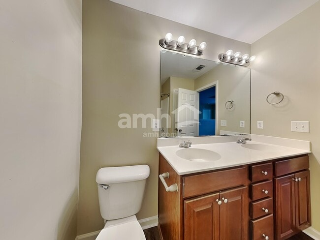 Building Photo - 160 Hamilton Grove Dr