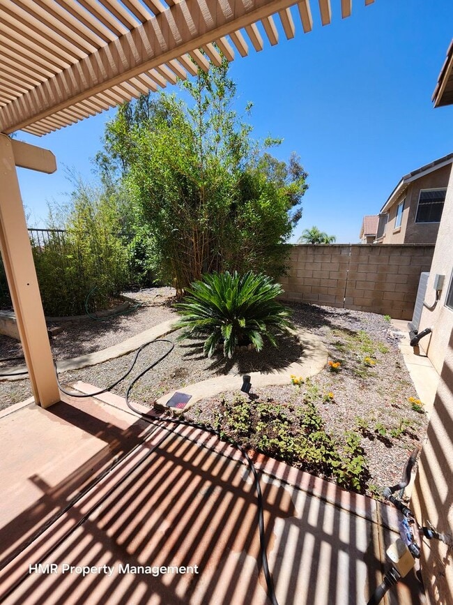 Building Photo - Beautiful two-story in Hunter's Ridge